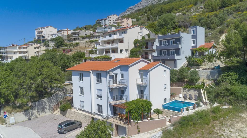 Apartments Sara & Nina Omiš Exterior foto